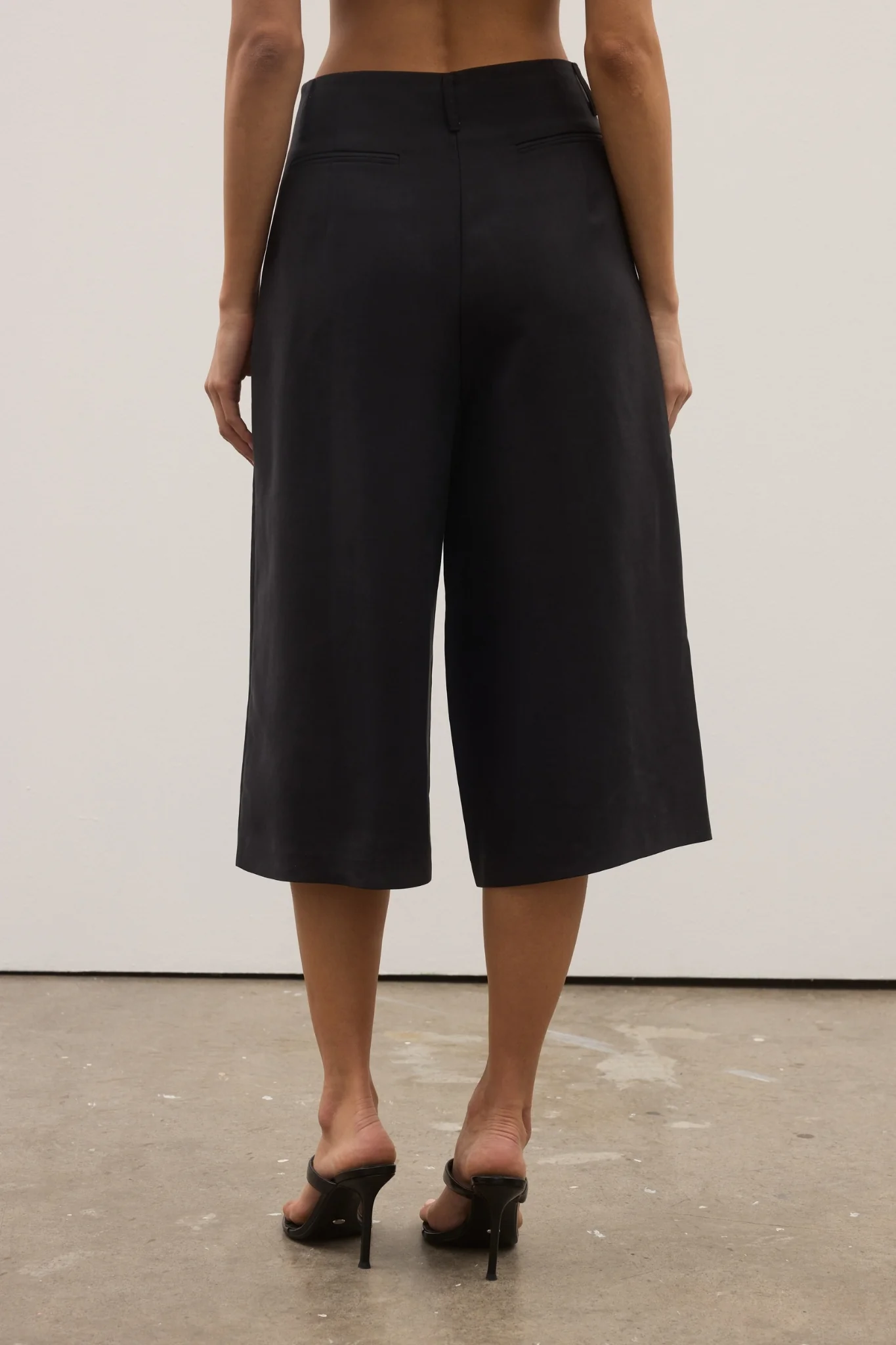 ALEX SHORT - BLACK - Image 4