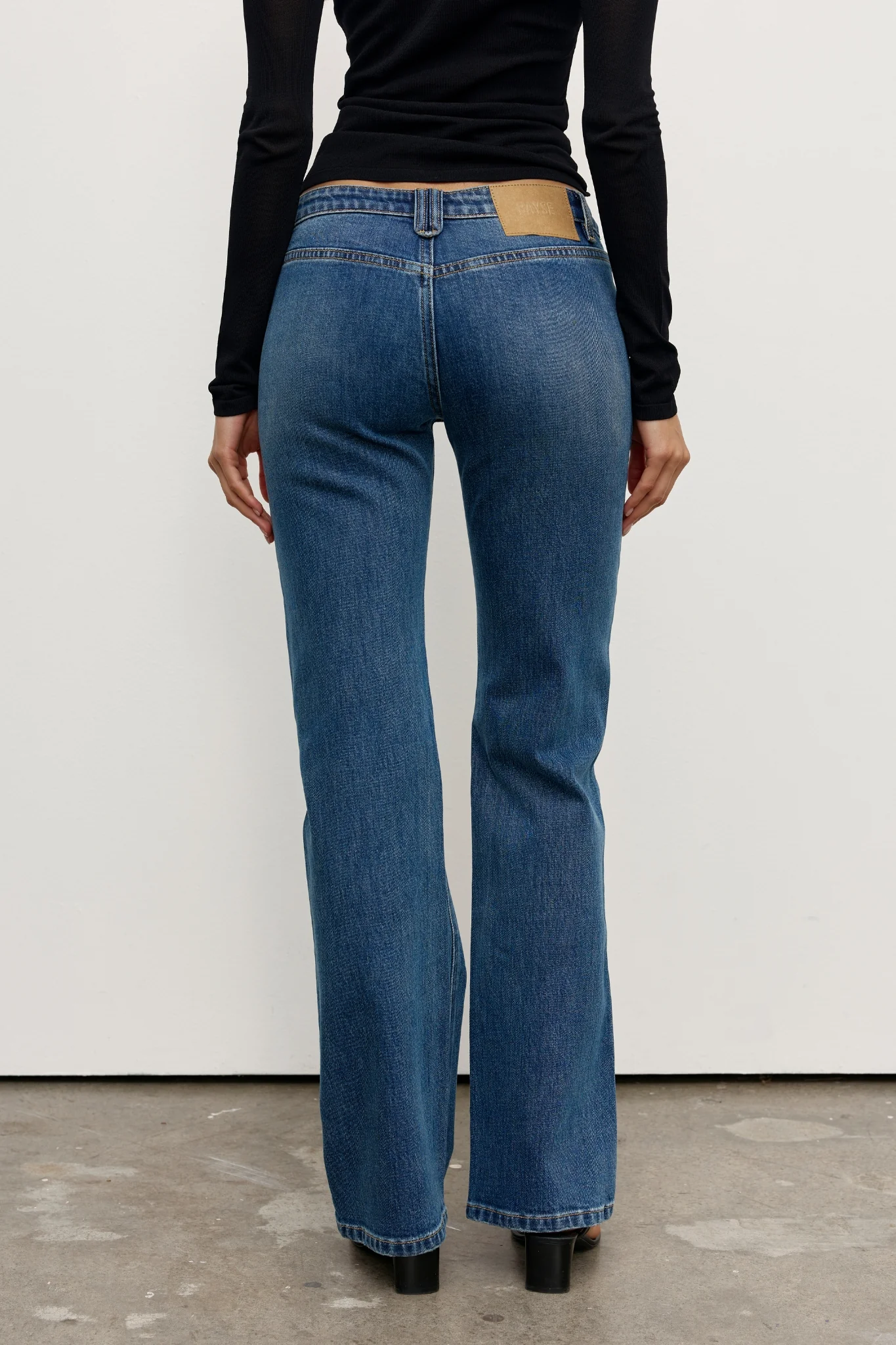 DOLLIE STRETCH BOOTLEG JEAN - BLUE HAZE - Image 4