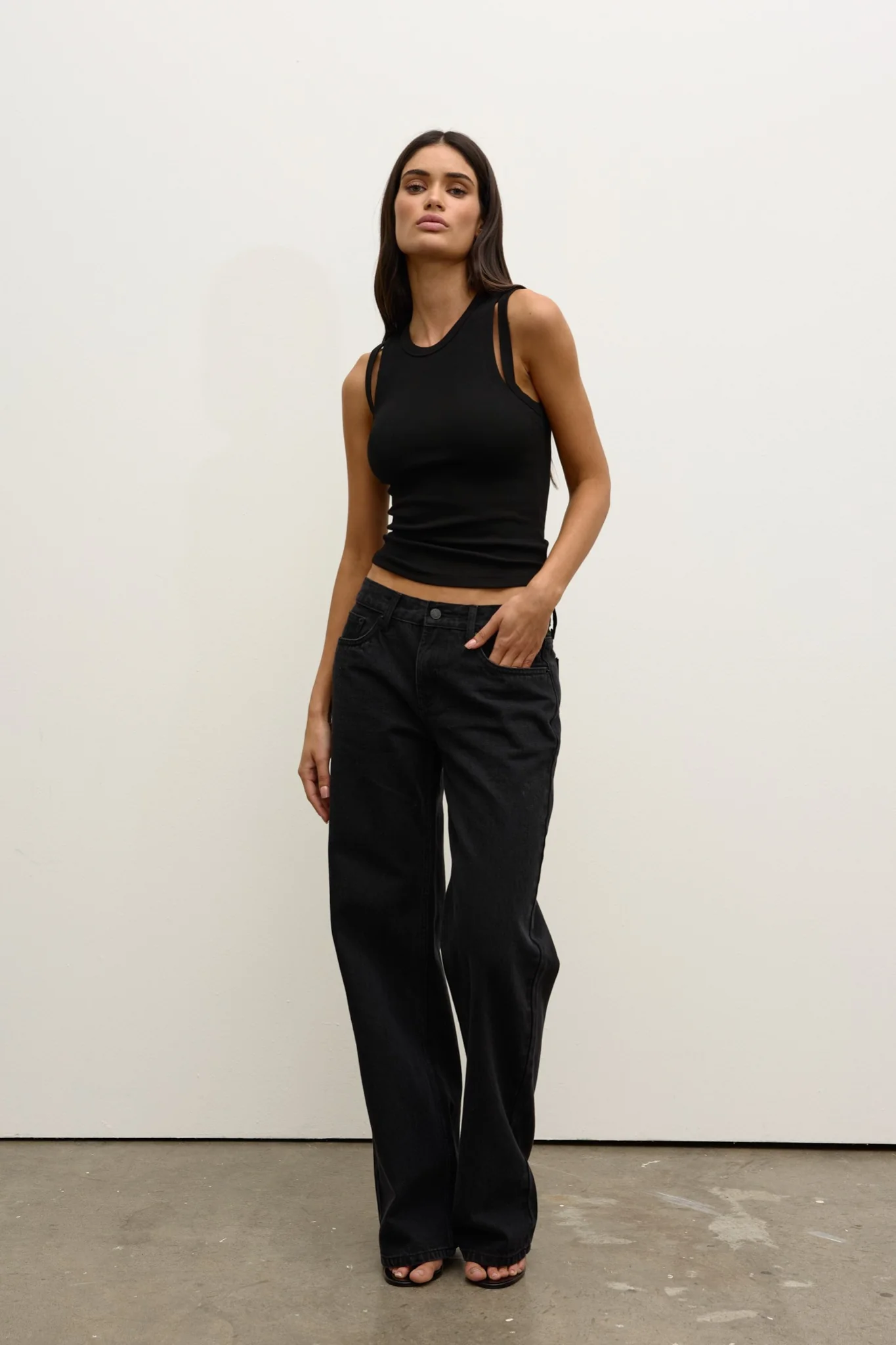 ELLE TEE - BLACK - Image 2