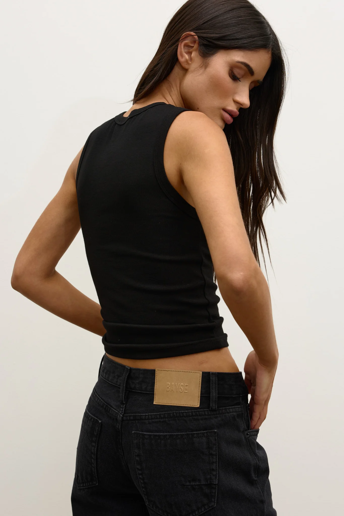 ELLE TEE - BLACK - Image 4