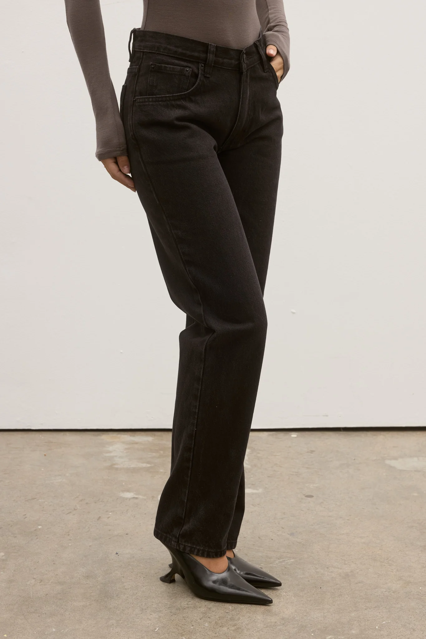 JULIA JEAN - BACKSTAGE BLACK - Image 5