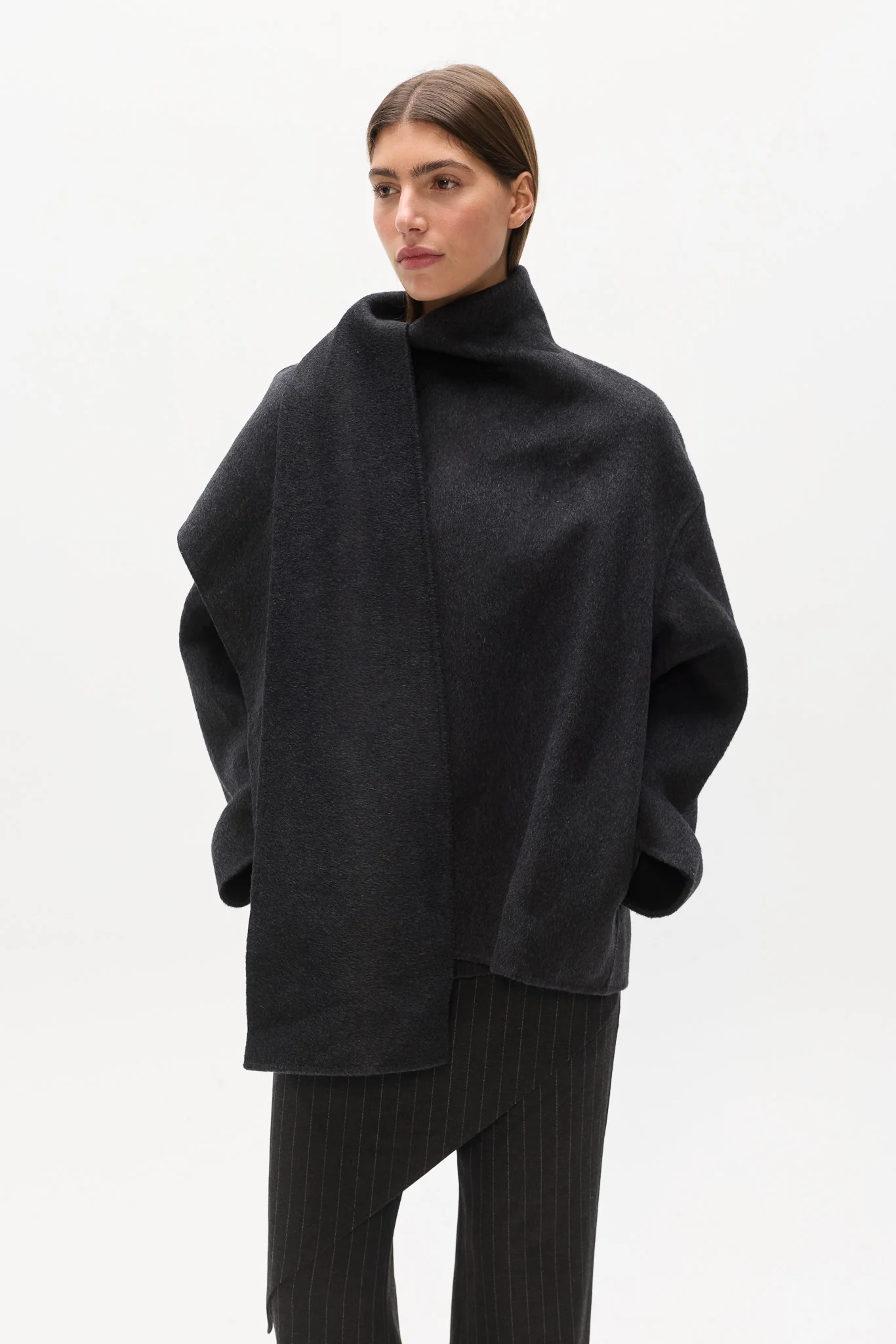 NOELLE SHORT COAT - DARK GREY - Image 2