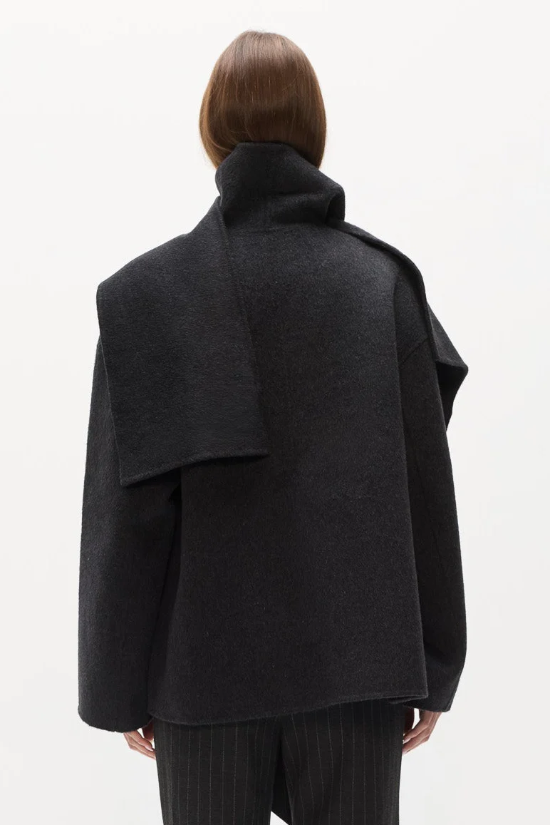 NOELLE SHORT COAT - DARK GREY - Image 4