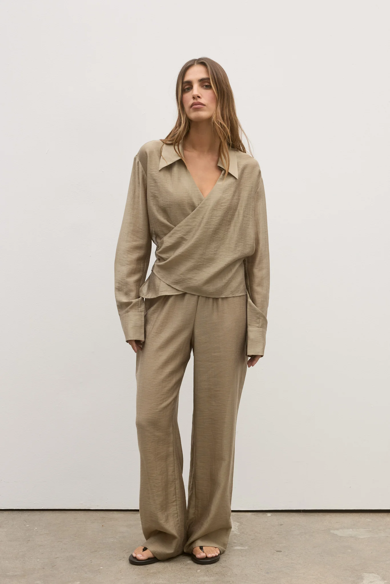 NOIR WRAP SHIRT - BARK - Image 4