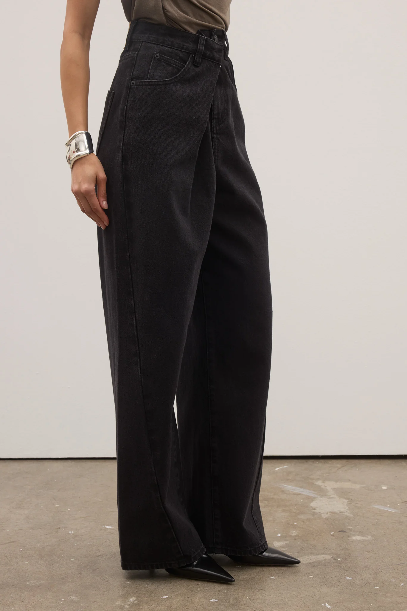 REGALIA JEAN - BACKSTAGE BLACK - Image 3