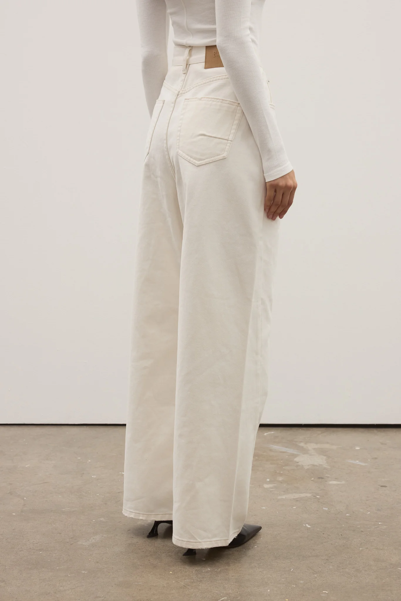REGALIA JEAN - GEISHA WHITE - Image 3