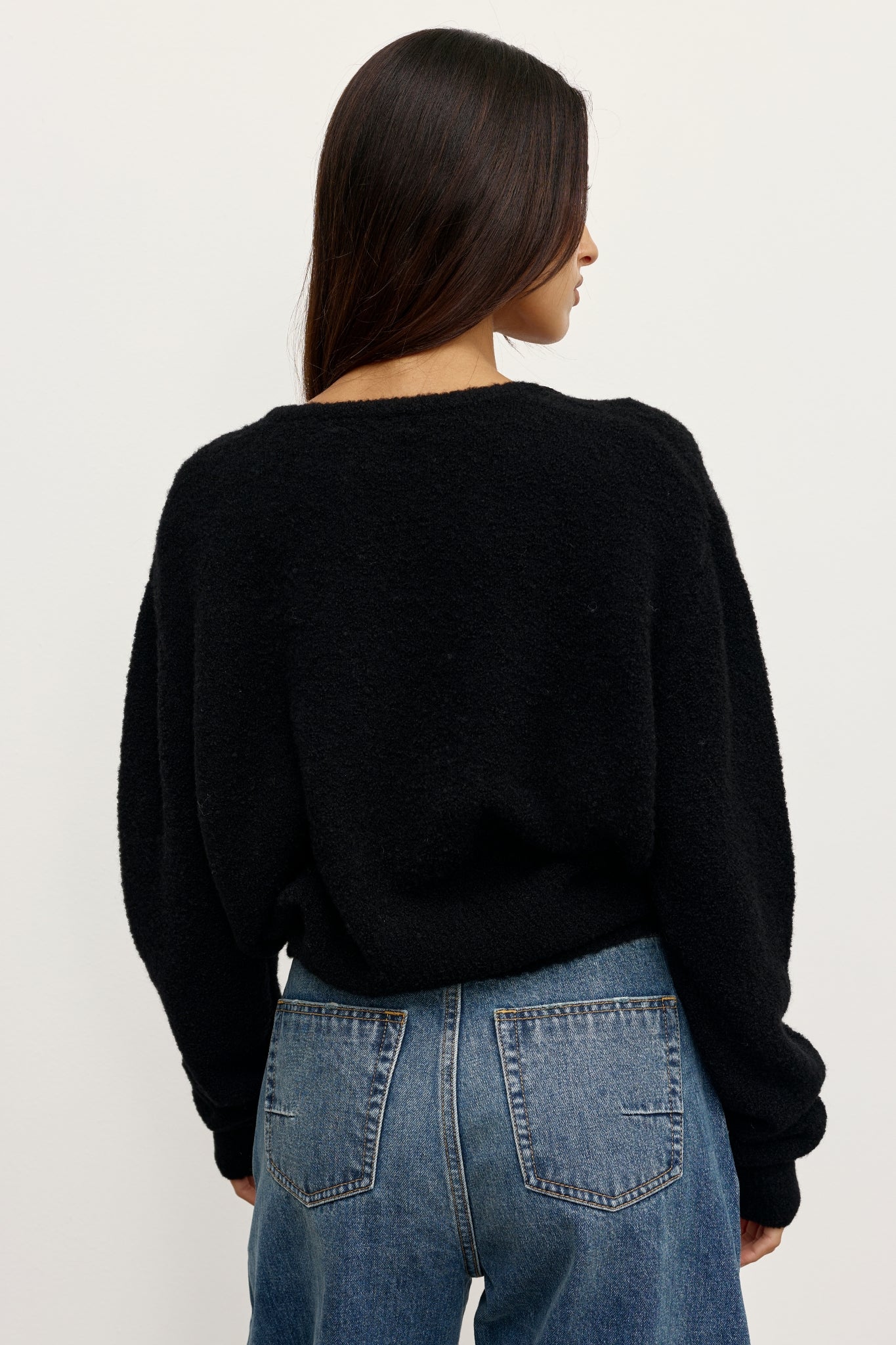 SONIA V NECK - BLACK - Image 3