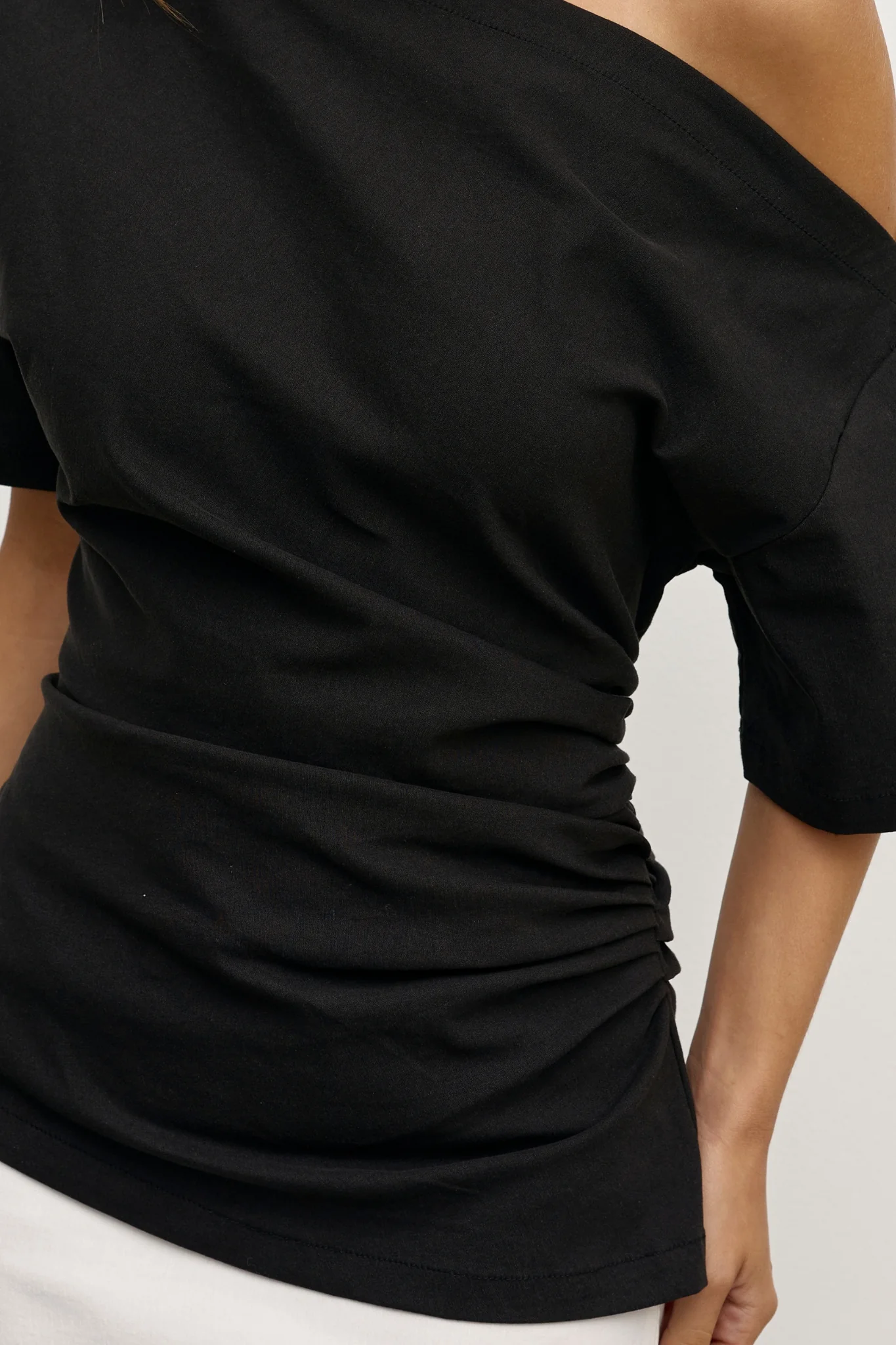 SUKI TOP - BLACK - Image 2