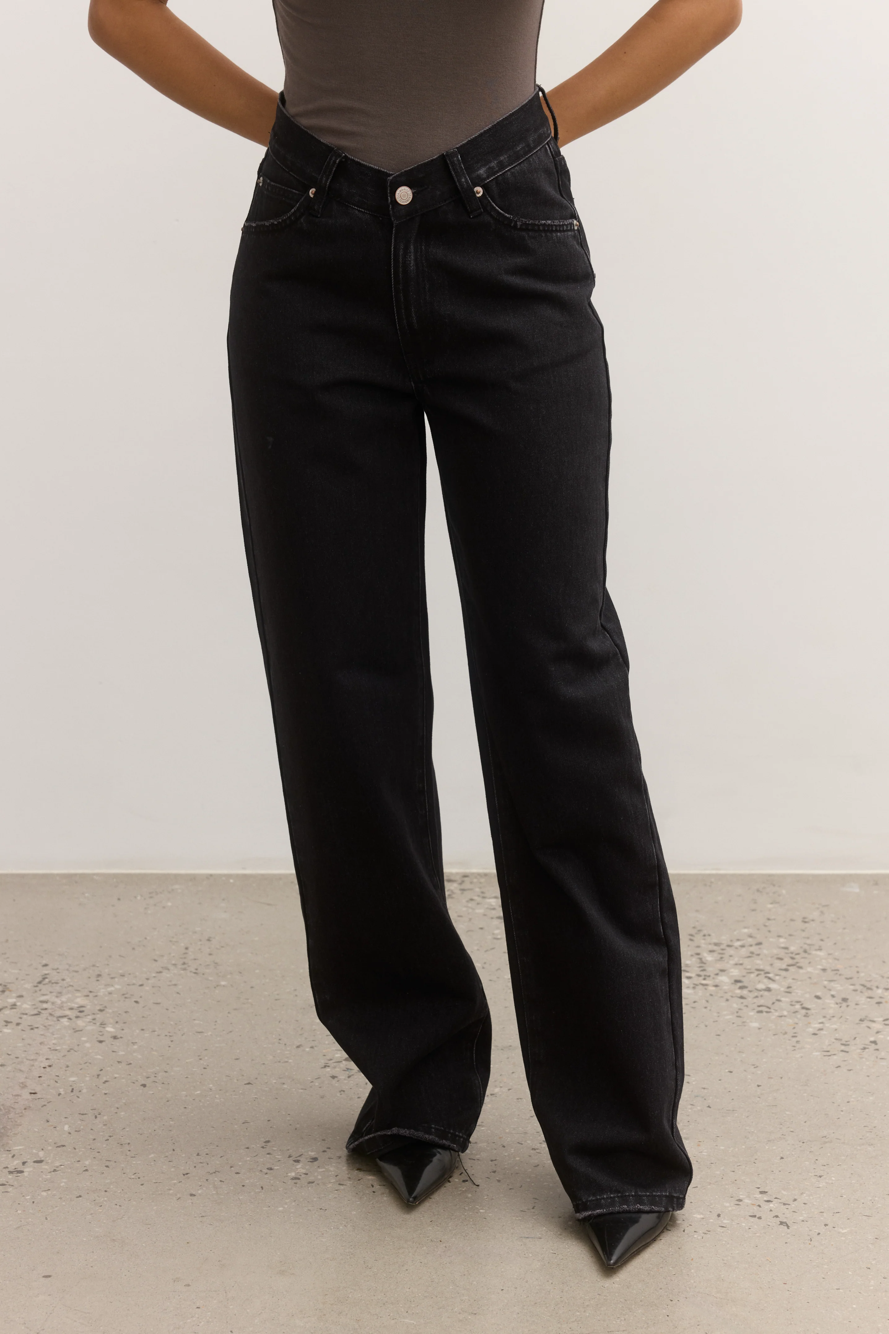 VERA JEAN - BACKSTAGE BLACK - Image 4